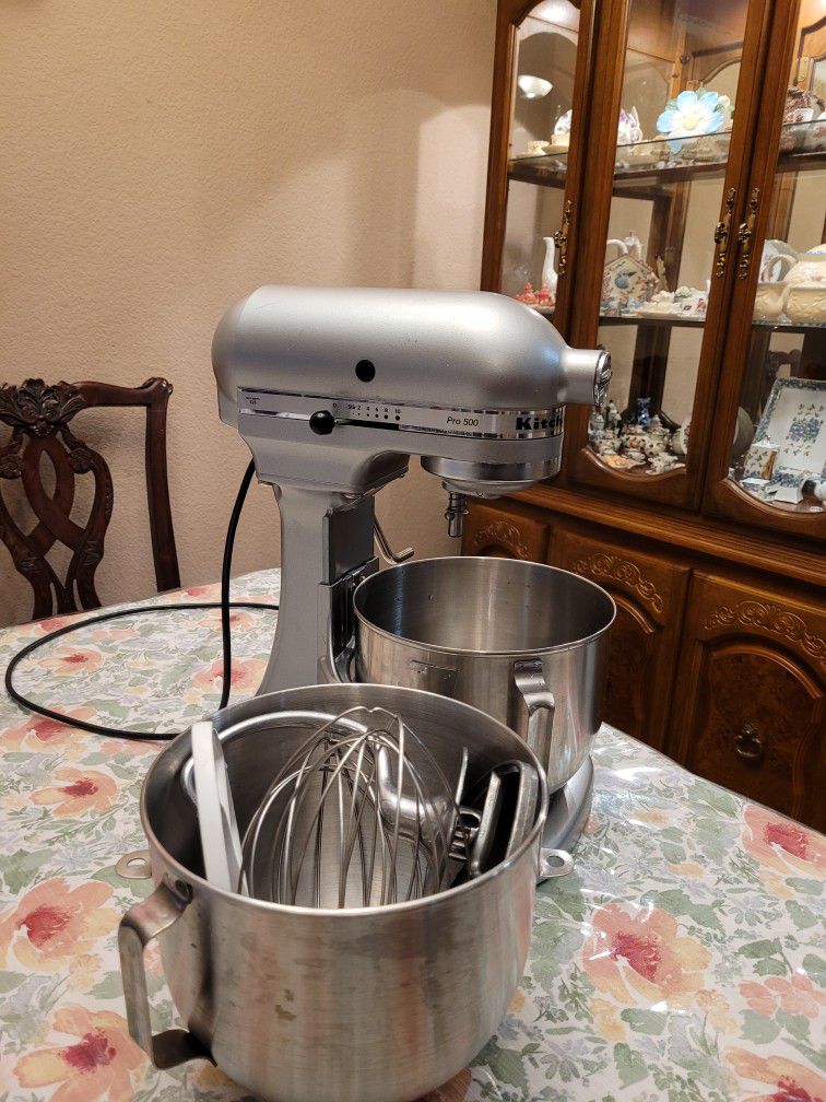 KitchenAid Professional 5 Plus 5 Quart Bowl-Lift Stand Mixer (used) for  Sale in Arlington Heights, IL - OfferUp