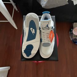 Air Jordan 4 Military Blue