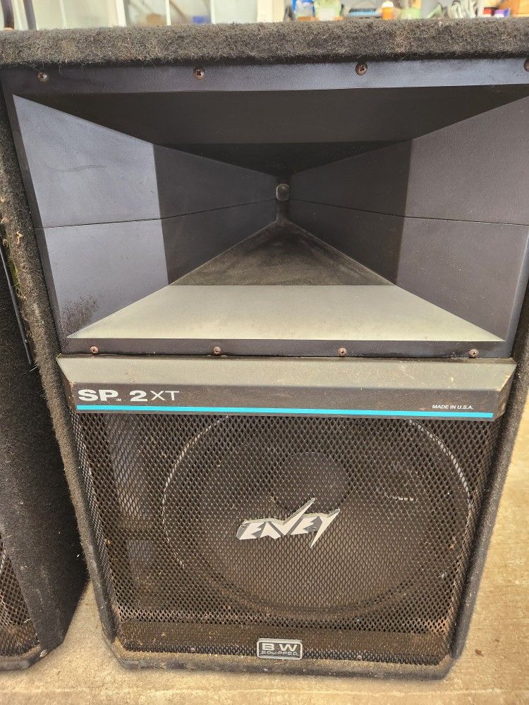 Peavey SP 2XT PA speakers