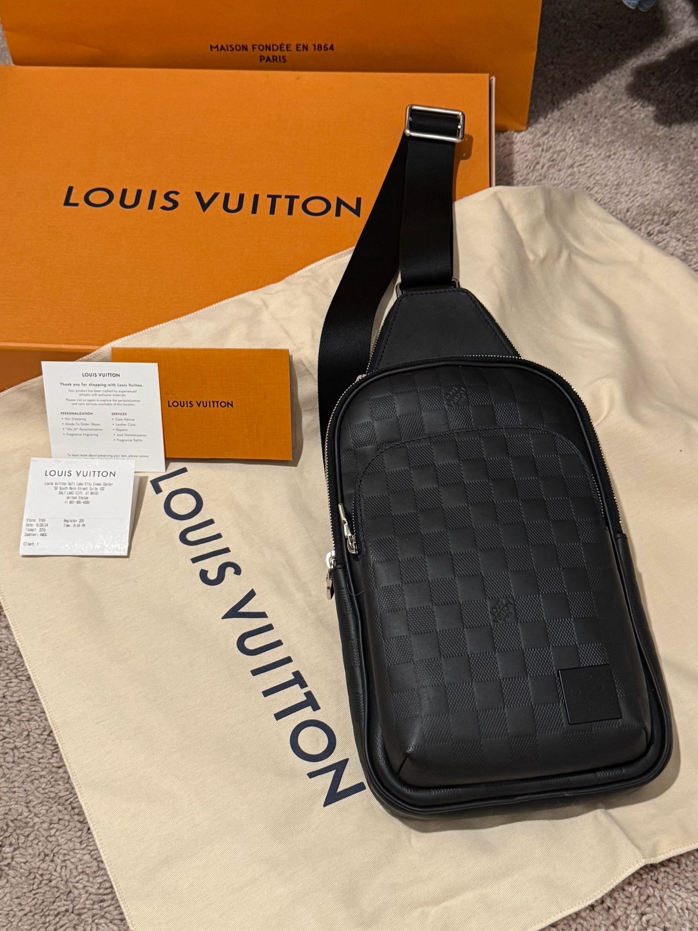 Louis Vuitton - Avenue Slingbag Damier Infini Leather