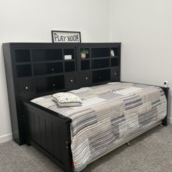 Daybed With Trundle And Shelving