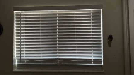 White Blinds in good condition