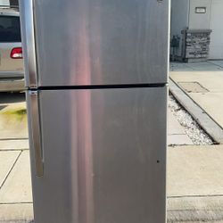 30 Dollars Fridge( Freezer Is Out, No Cable Cord)