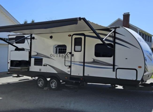 2018 Keystone Outback Ultra Lite 255UBH