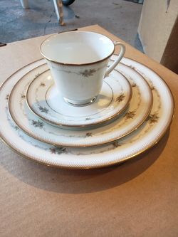 Brand new china set serves 8 ppl