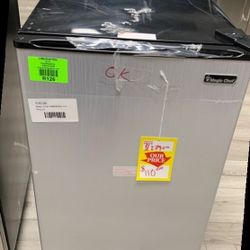 makro upright fridge