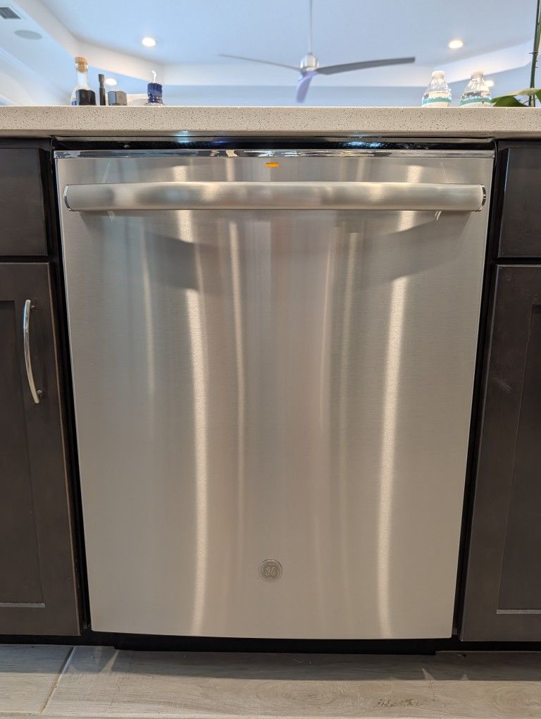 GE Dishwasher PDT825SSJ5SS Great Condition 