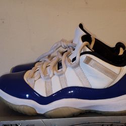Jordan 11 Low White Concord Size 8 And 1/2  50$
