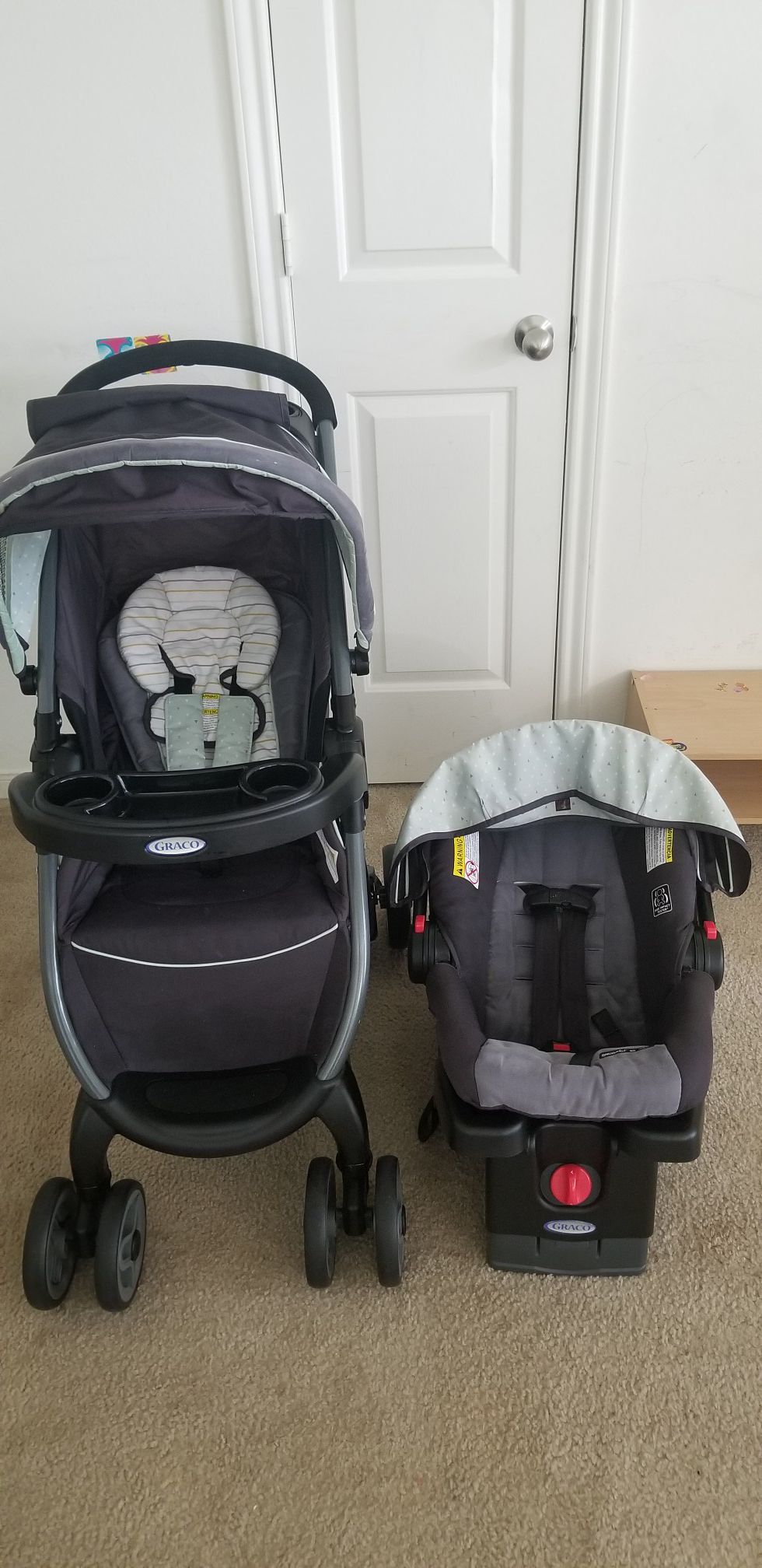 Graco foldable stroller and car seat