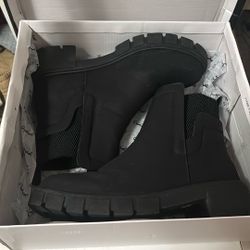 Black Boots 