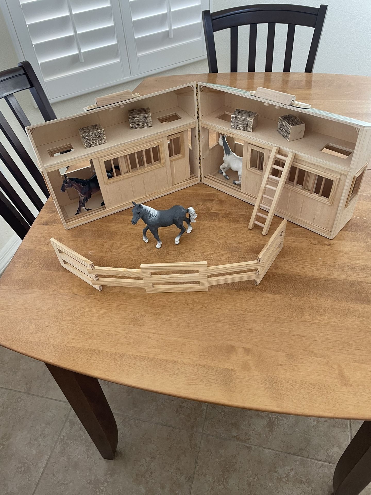 Melissa and Doug Fold and Go Stable