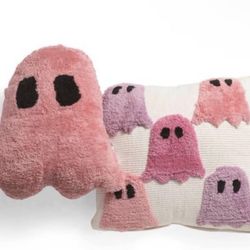 $30 - BNIP - Goblin & Ghoul Textured with Tufted Pastel Ghost Pillow Set of 2 .  Square - 20x20”, Ghost - 19x17”.  Please pick up within 24 hours grea