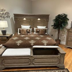 Solid Wood 5 Piece Bedroom Set On Stock For Fast Delivery 