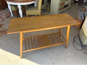 Cute couch ,foyer, entry way table
