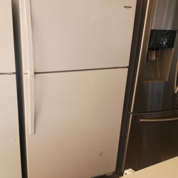 WHIRLPOOL REFRIGERATOR WORKING PERFECT 