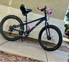 2021 Giant Liv STP 24 Kids (Unisex) Mountain Dirt Bike - Barely Used - Retails $565