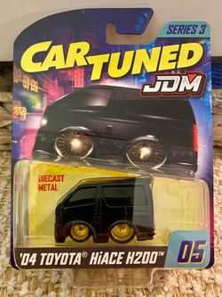 Car Tuned JDM '04 Toyota HiAce H200