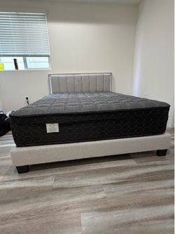 Queen size bed frame new in a box mattress included  we offer same day delivery   Cama Queen size Nueva en Caja Colchon. Incluido entregamos a domicil