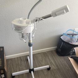 Facial Steamer W/Magnifying Light 