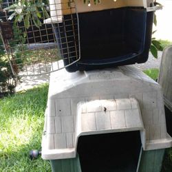 Selling A Pet House And A Pet Carrier Medium Size Each $25 Each South La 90043 Ready To Go 