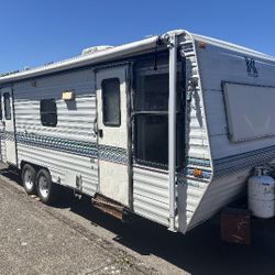 1996 Komfort Travel Trailer With Slide Out 26ft