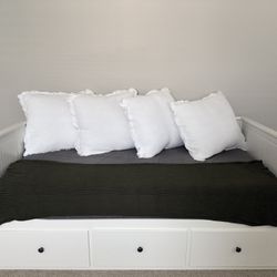 IKEA HEMNES Daybed frame with 3 drawers, white