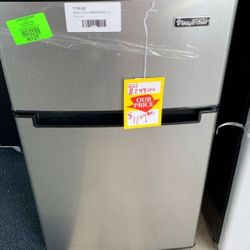 MAGIC CHEF HMDR320SE MINI FRIDGE