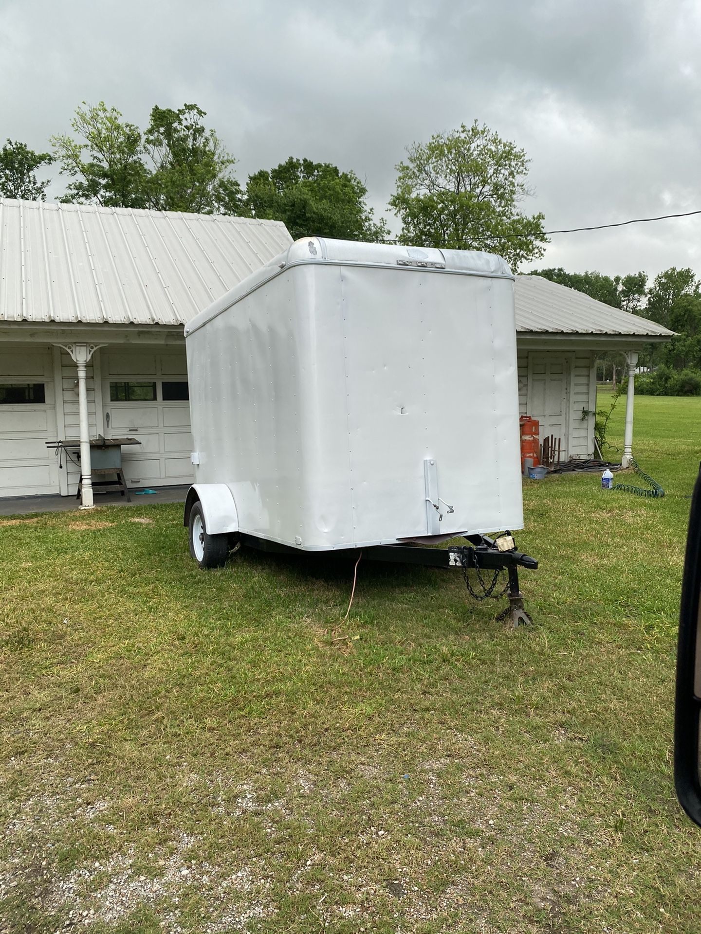 6.5 tall walk in 6x10 enclosed trailer