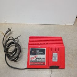 Milwaukee 9, 6 Volt-18 Volt NiCd Universal Automotive Battery Charger