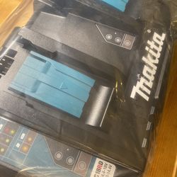 Makita 18V LXT Lithium‑Ion Dual Port Rapid Optimum Charger with USB DC18RD