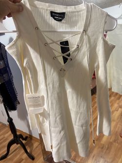 Bebe White Ribbed Lace-Up Cold Shoulder Top