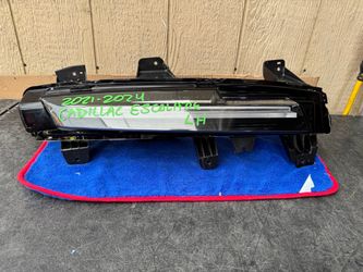 2021 2022 2023 2024 CADILLAC ESCALADE LEFT SIDE RUNNING LIGHT OEM USED #8138
