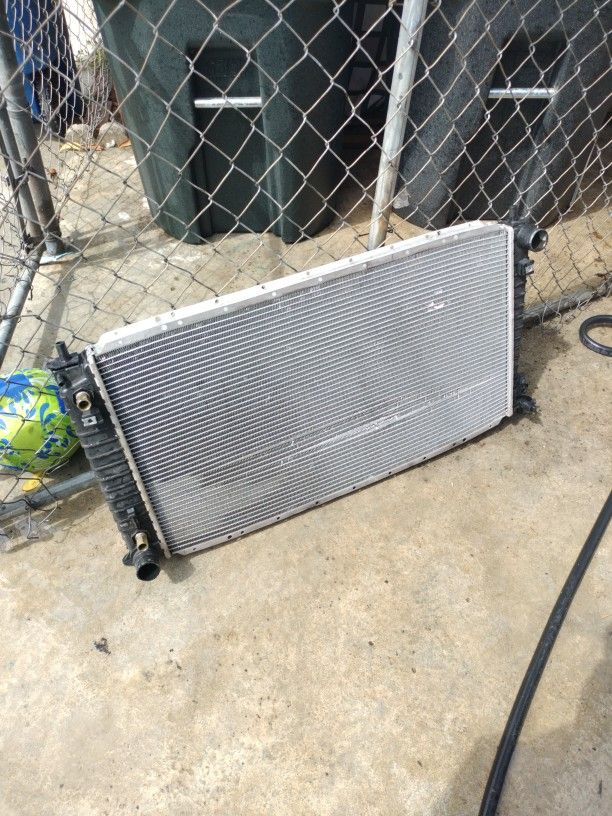 Radiator  For 1(contact info removed) Ford Expedition 