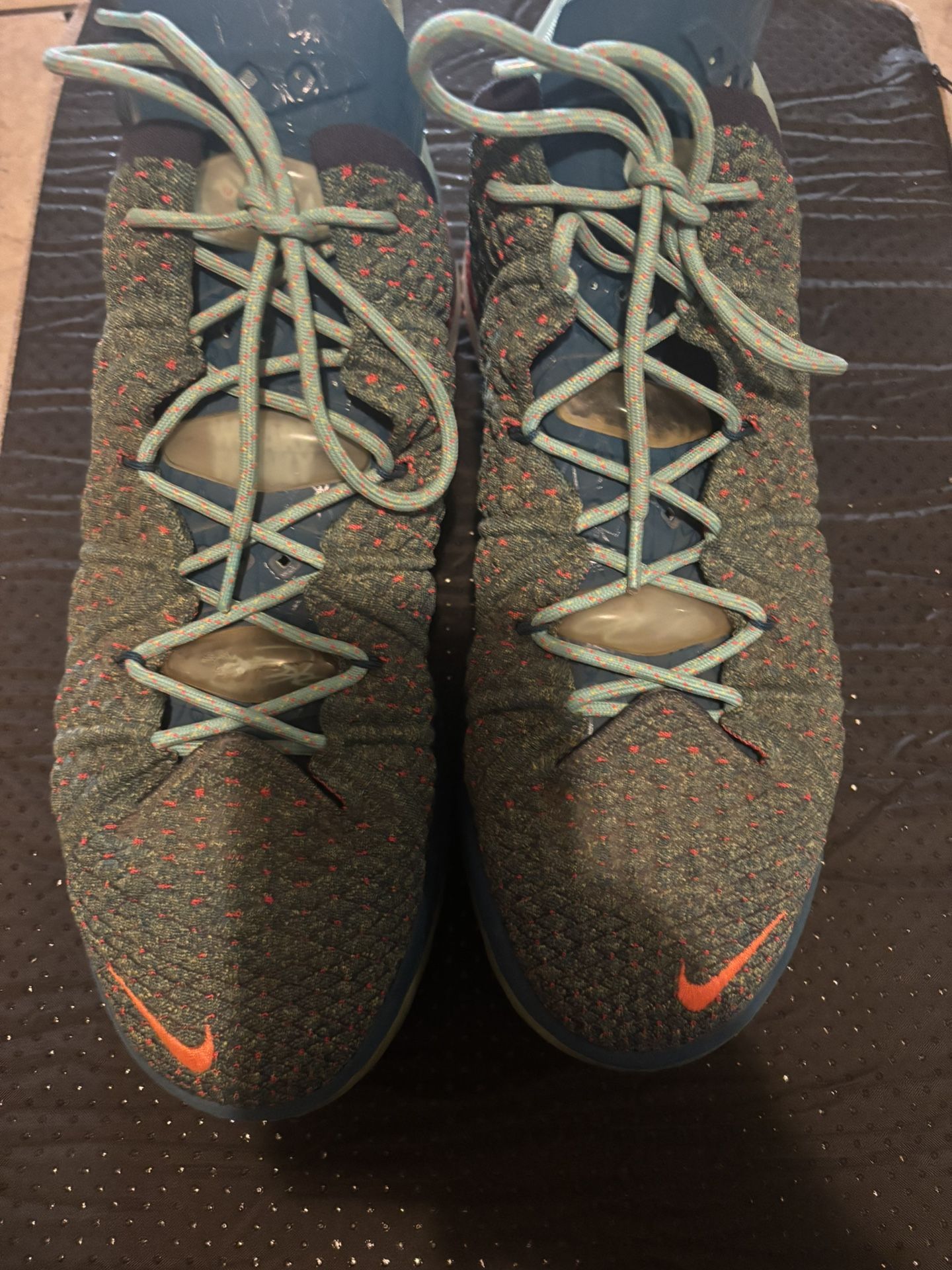 Nike LeBron 18 XVIII We Are Family Green Abyss Crimson Men's Size 14