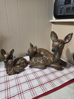 2 Piece Deer & Doe With Fawn Centerpiece Decor Statues 15" × 11.5" & 8" x 7"