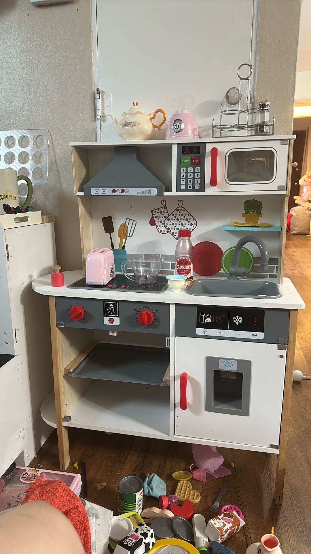 Kids Play Kitchen