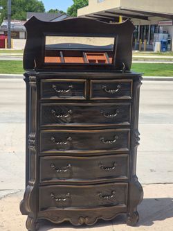 DRESSER
