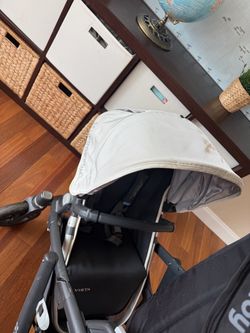 2017 UPPAbaby RumbleSeat and matching lower adapters