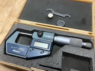 Mitutoyo Digital Micrometer 0-1" with Case