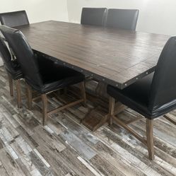 4-6 seat dining table& 6 chairs with covers