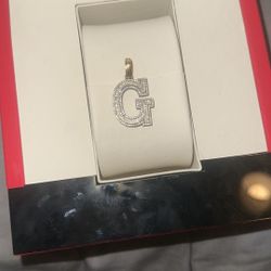DIAMOND G PENDANT 
