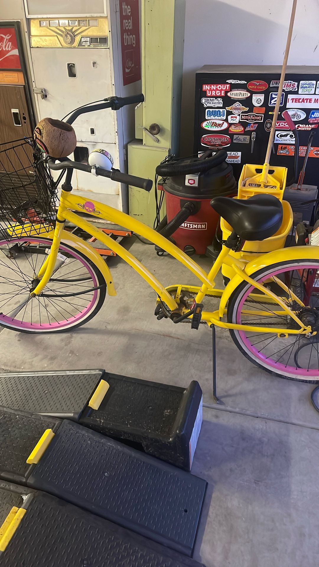 Beach cruiser bicycle
