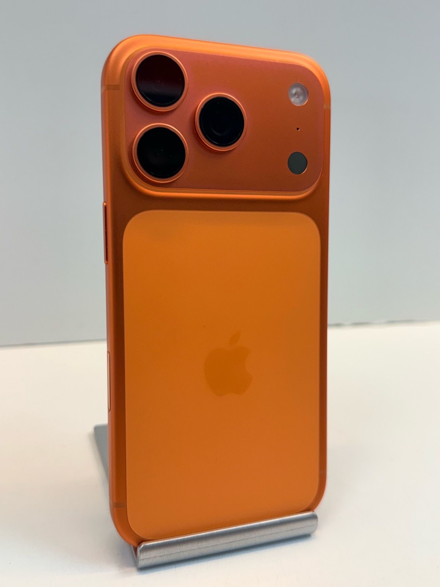 Apple iPhone 17 PRO 256gb. ( Fully Unlocked Phone )