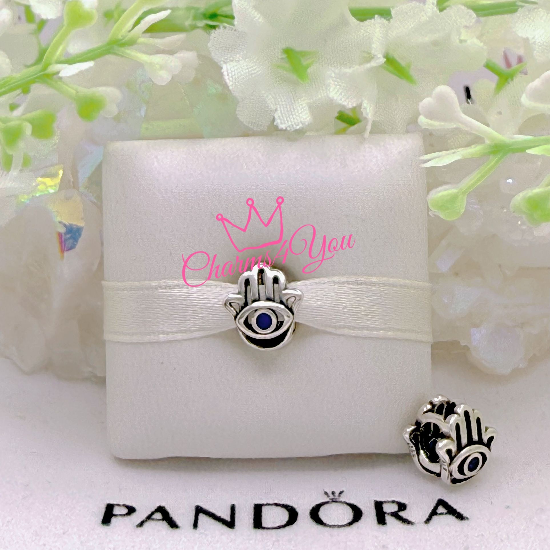 Adorable Charm 925 silver for Pandora moments bracelet.