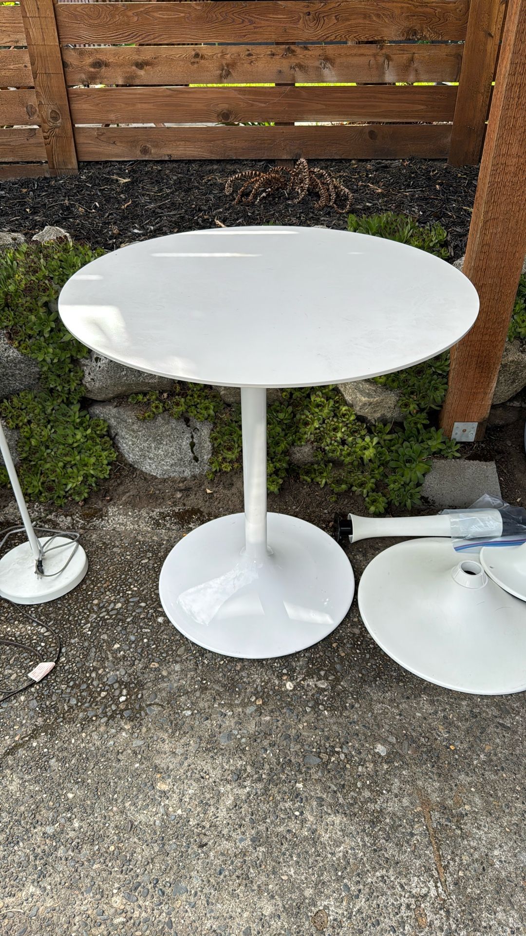 Counter Height 36” Tulip Table