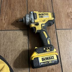 Dewal Included Battery 