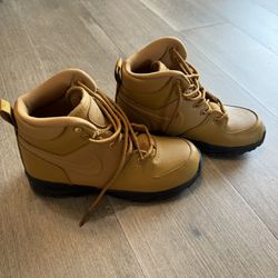 Nike Boots - Size 2Y