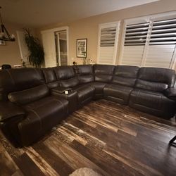 6 Piece Reclining Sectional | Headrest | USB Ports