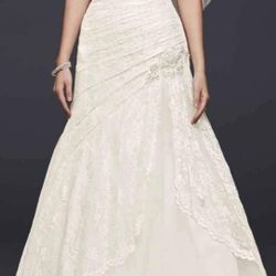 Beautiful Beaded And Lace Weeding Dress. 