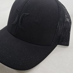 New Hurley
 THE CLASSIC Men's Icon Solid Black Flat Adjustable Hat 